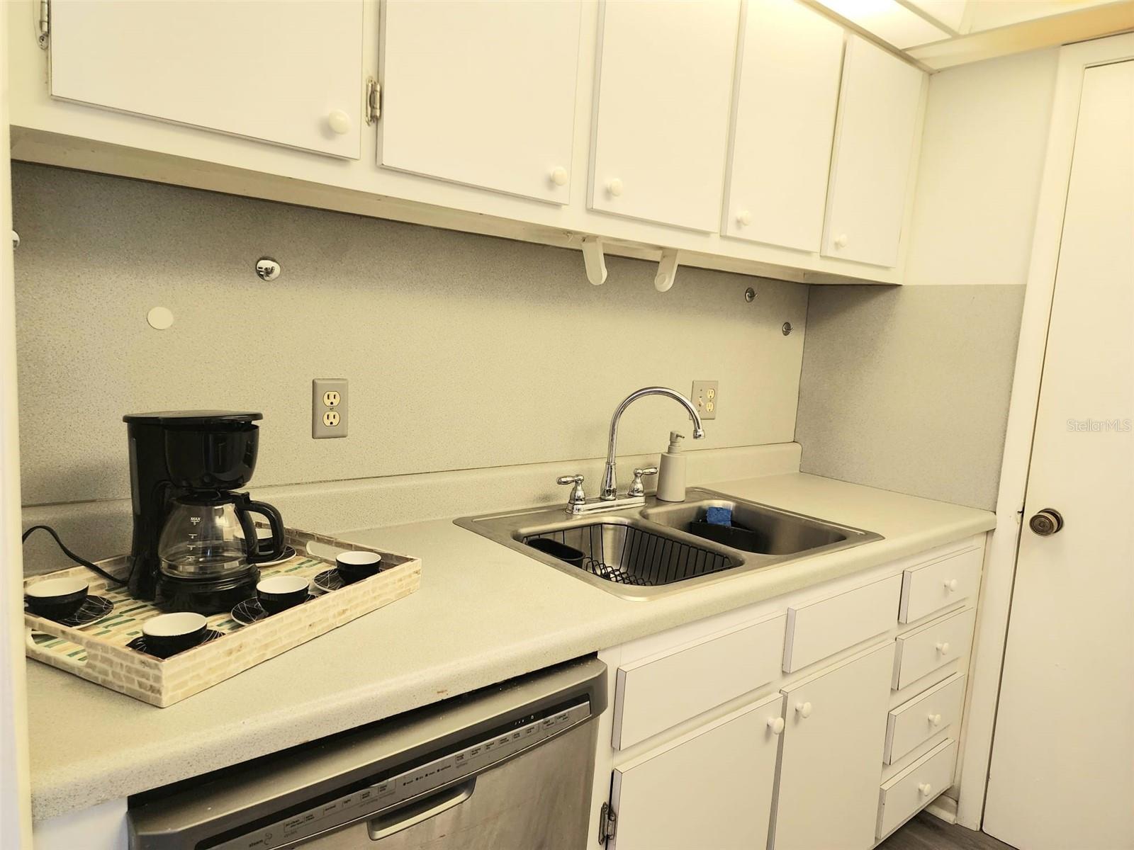 Image 40 of 44 For 3249 Beneva Road 204