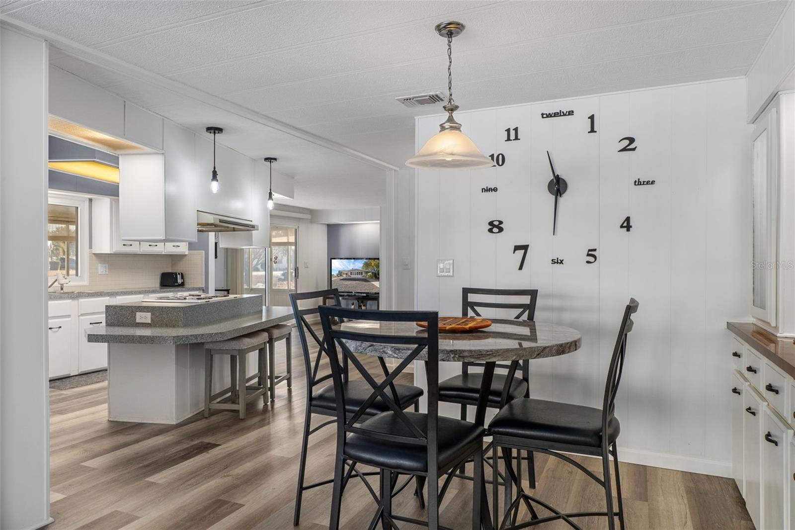 Image 14 of 41 For 9256 Salisbury Drive