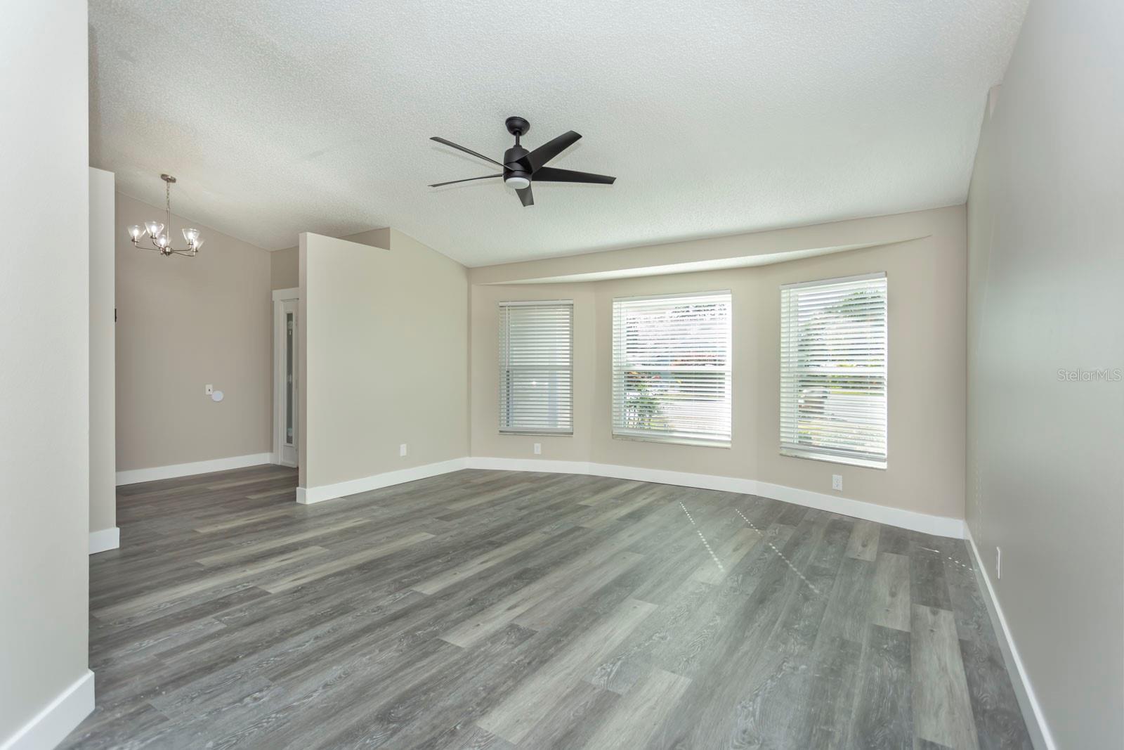 Image 10 of 45 For 5405 Queen Victoria Drive