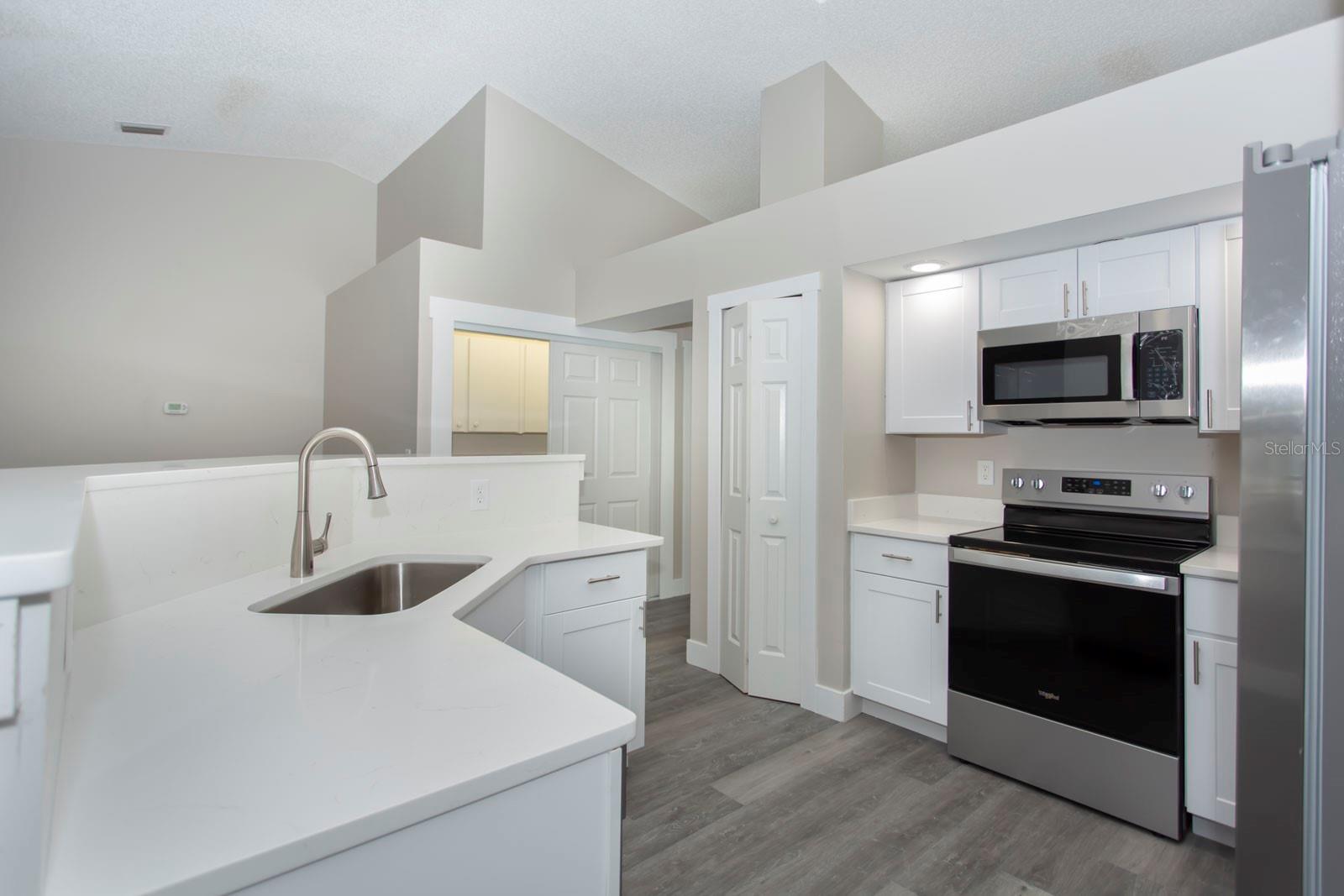 Image 18 of 45 For 5405 Queen Victoria Drive