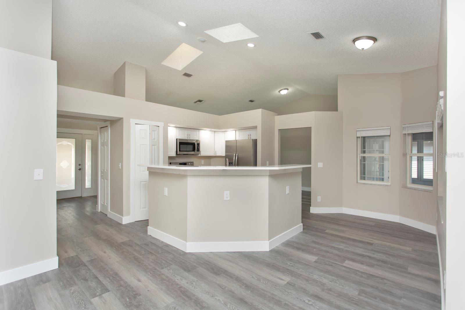 Image 21 of 45 For 5405 Queen Victoria Drive