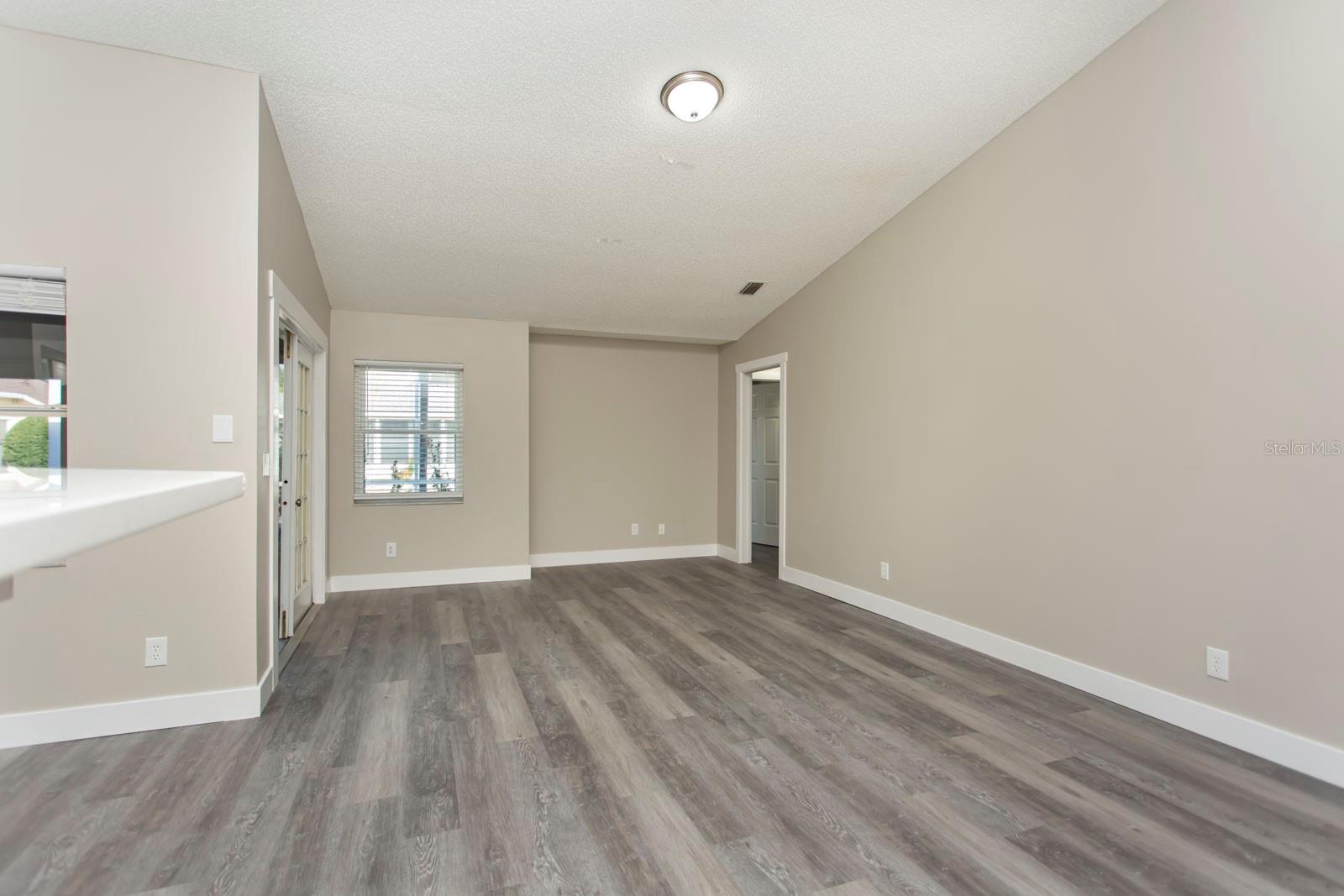 Image 23 of 45 For 5405 Queen Victoria Drive