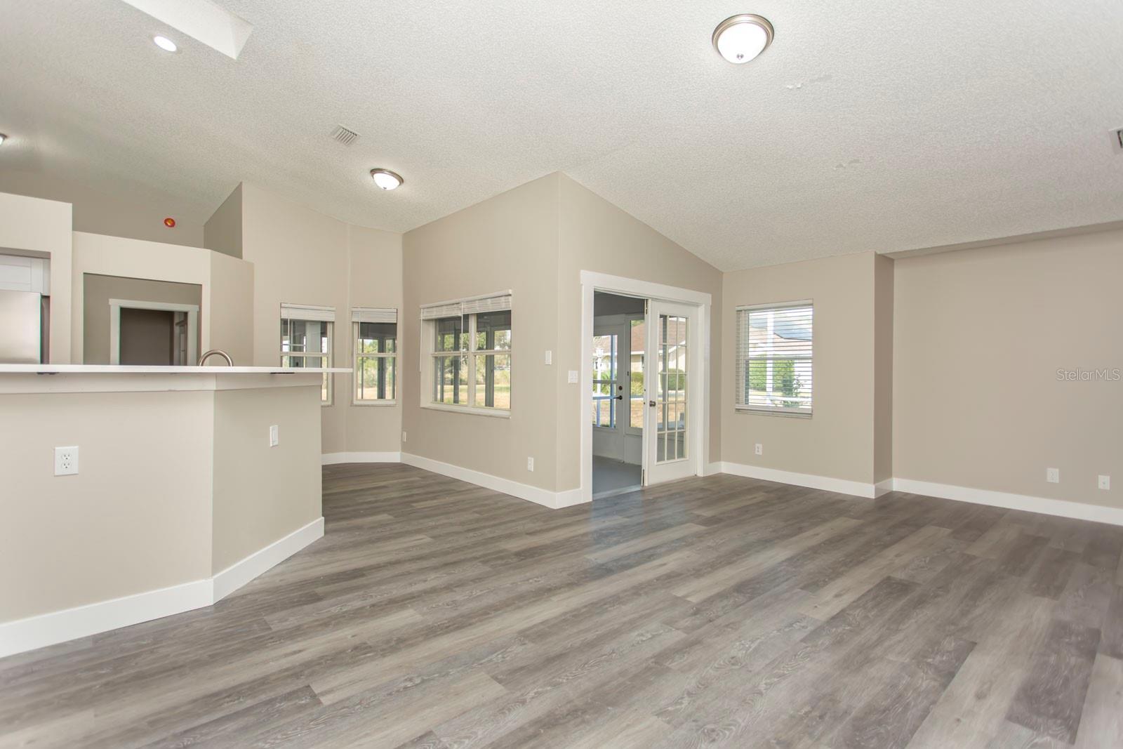 Image 24 of 45 For 5405 Queen Victoria Drive