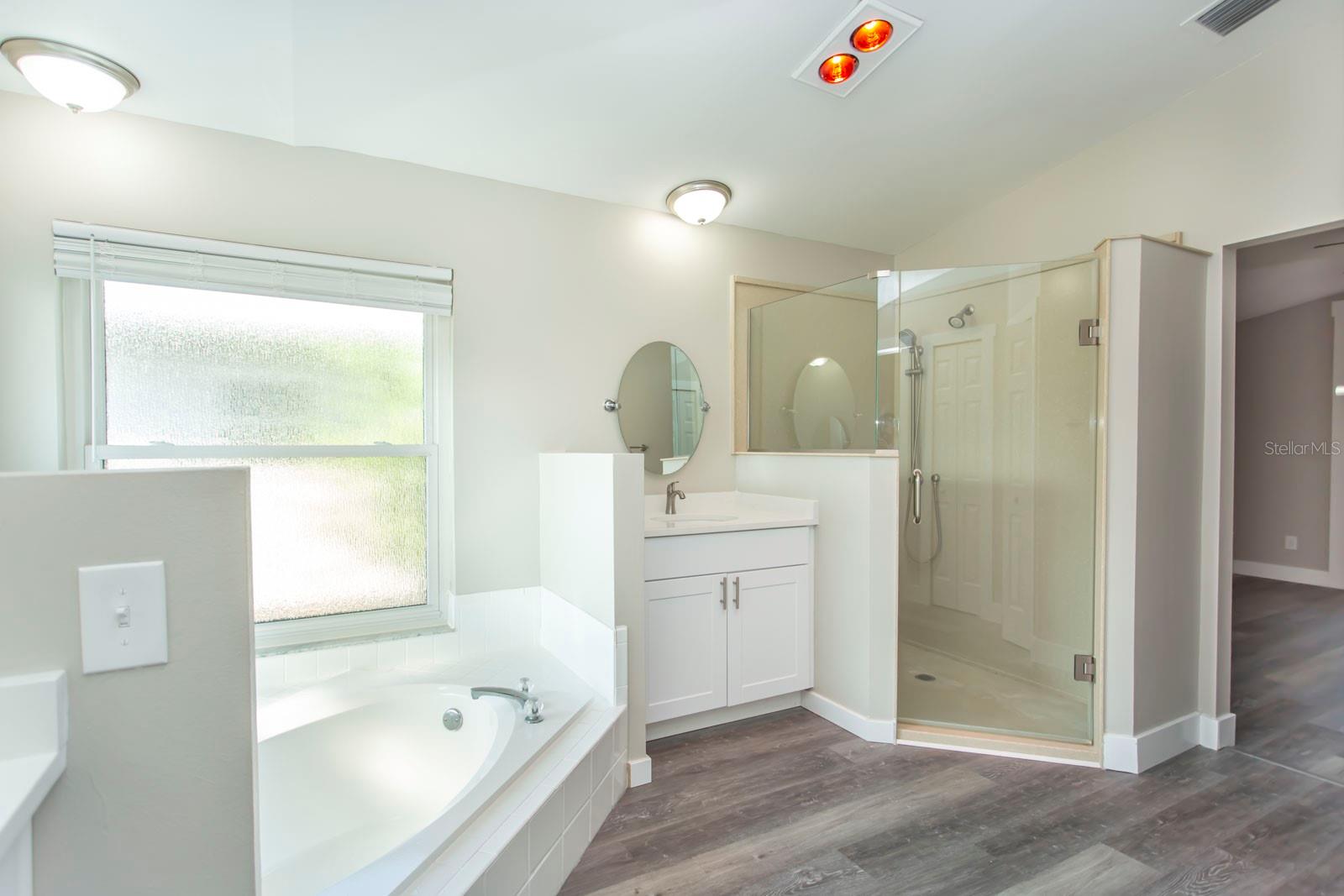 Image 28 of 45 For 5405 Queen Victoria Drive