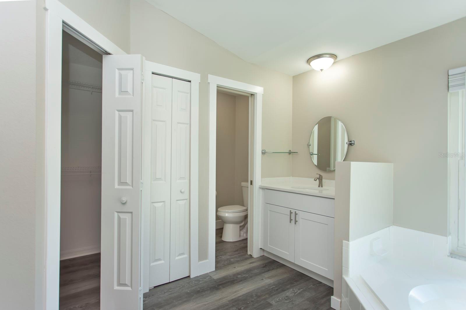 Image 29 of 45 For 5405 Queen Victoria Drive