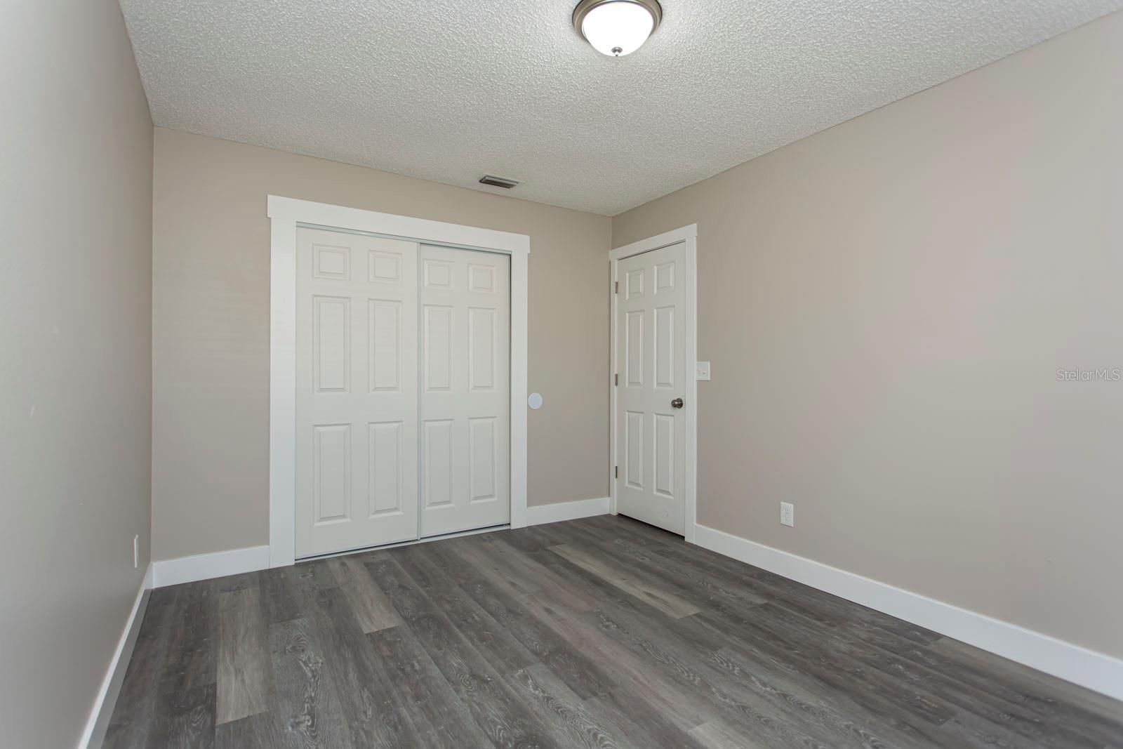 Image 33 of 45 For 5405 Queen Victoria Drive