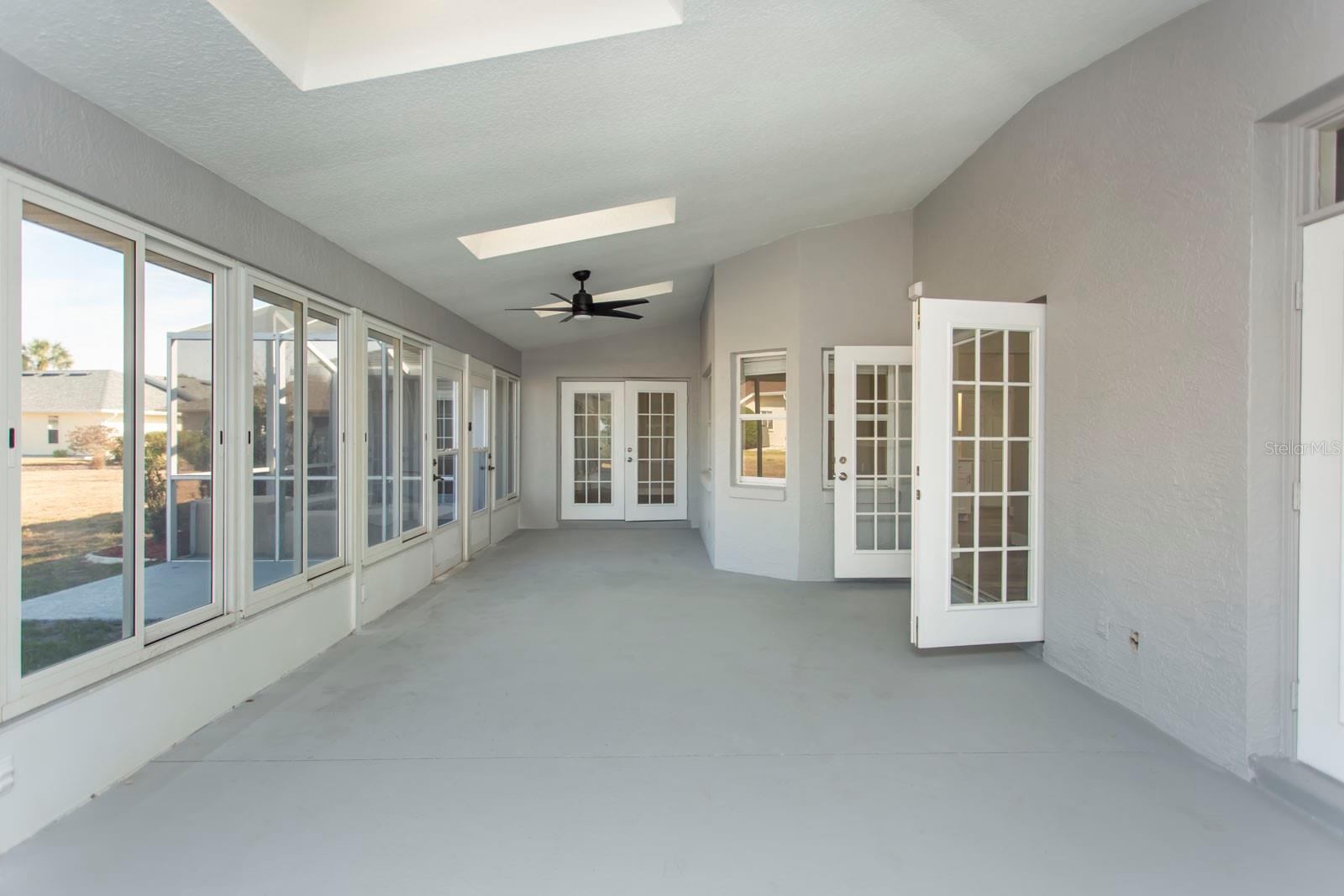 Image 36 of 45 For 5405 Queen Victoria Drive