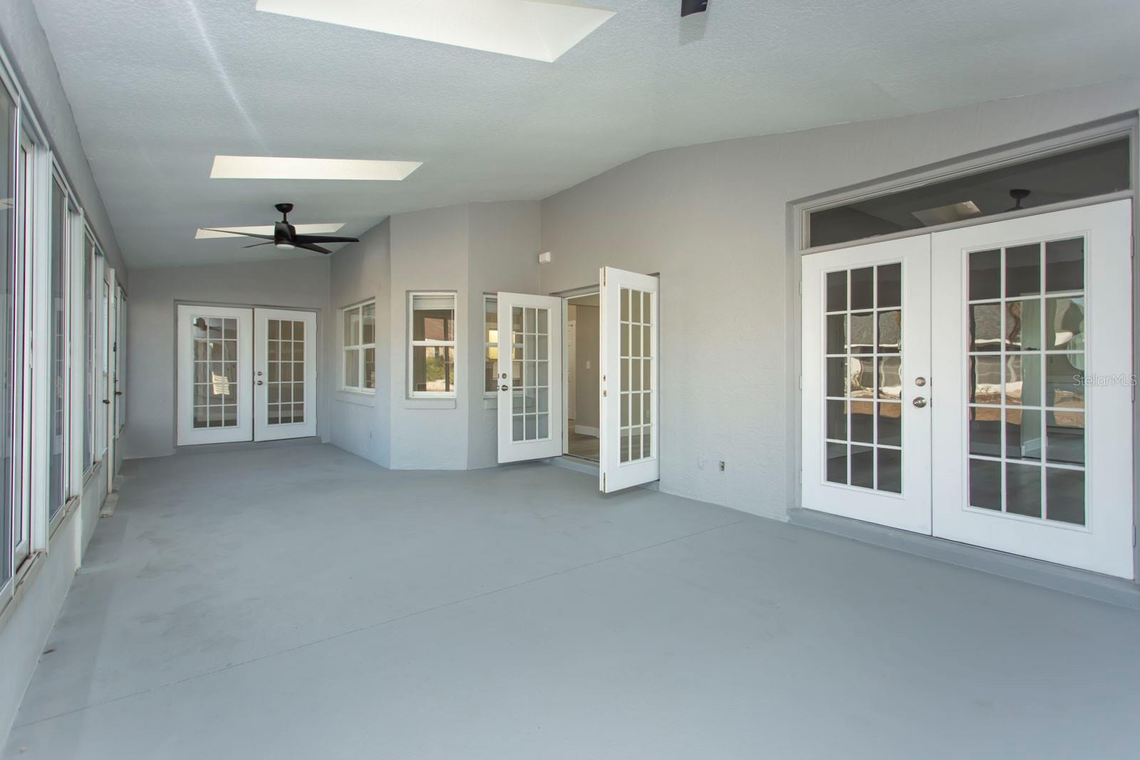 Image 37 of 45 For 5405 Queen Victoria Drive