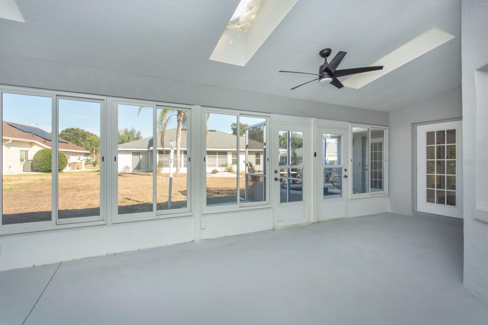 Image 38 of 45 For 5405 Queen Victoria Drive