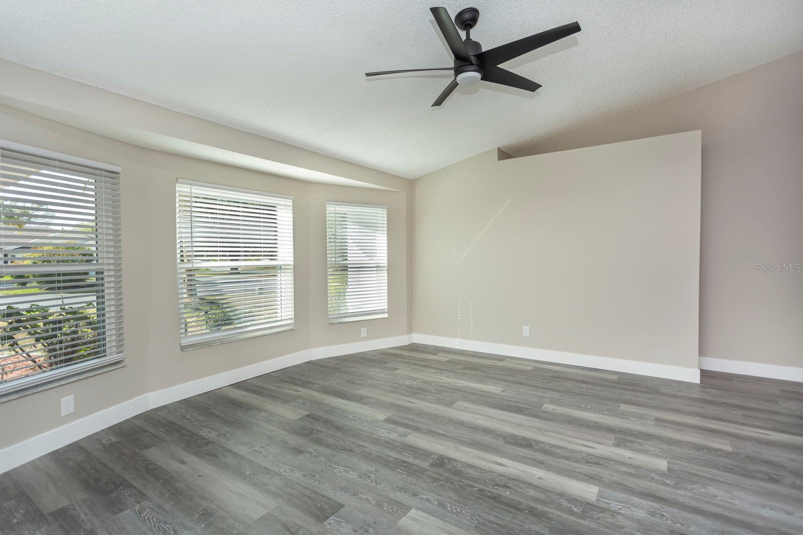 Image 9 of 45 For 5405 Queen Victoria Drive