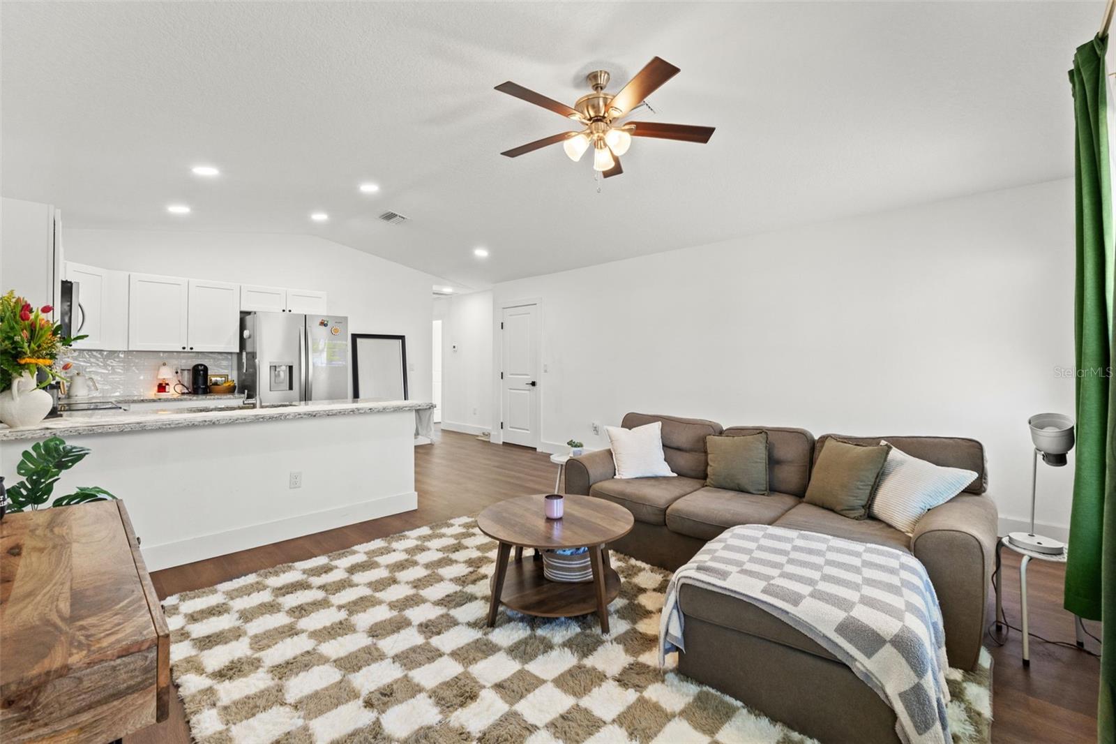 Image 5 of 22 For 3592 Arrowhead Avenue