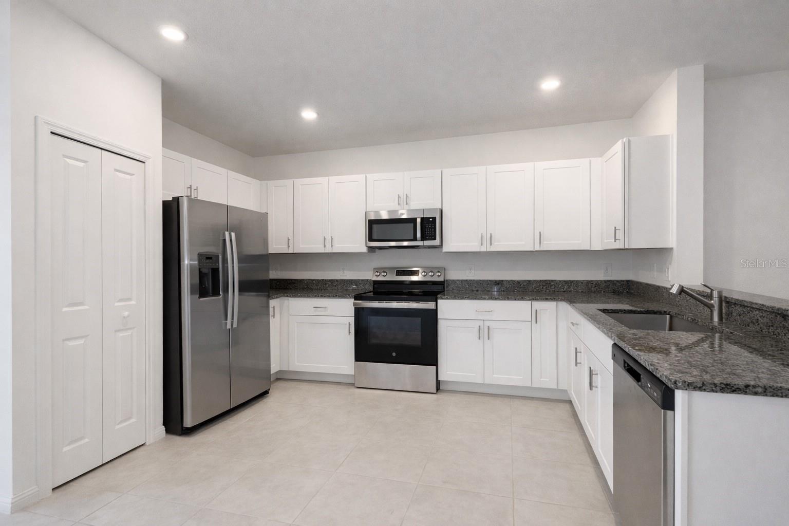 Image 11 of 30 For 6090 Shiner Street