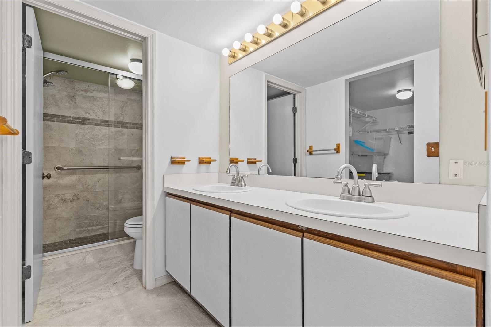 Image 24 of 43 For 5537 Sea Forest Drive 307