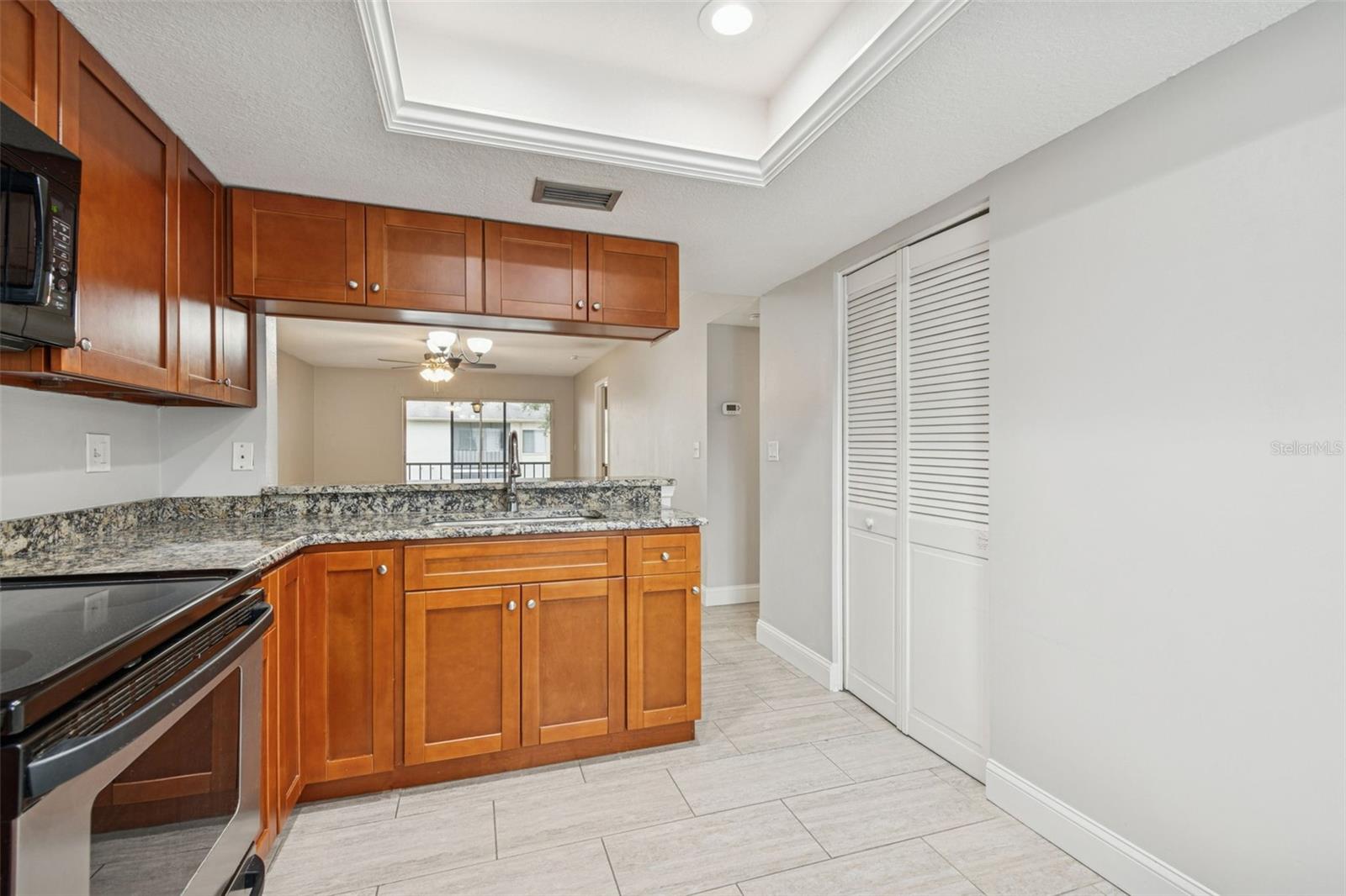 Image 10 of 65 For 208 Palmetto Ct 208