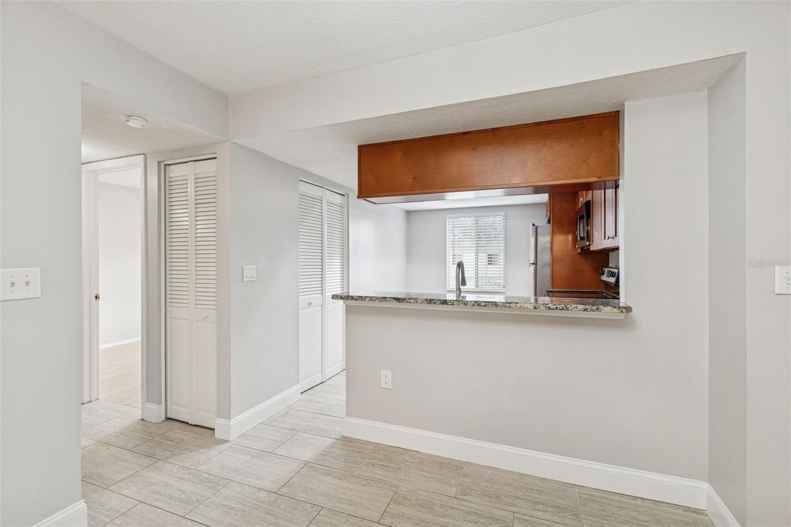 Image 13 of 65 For 208 Palmetto Ct 208