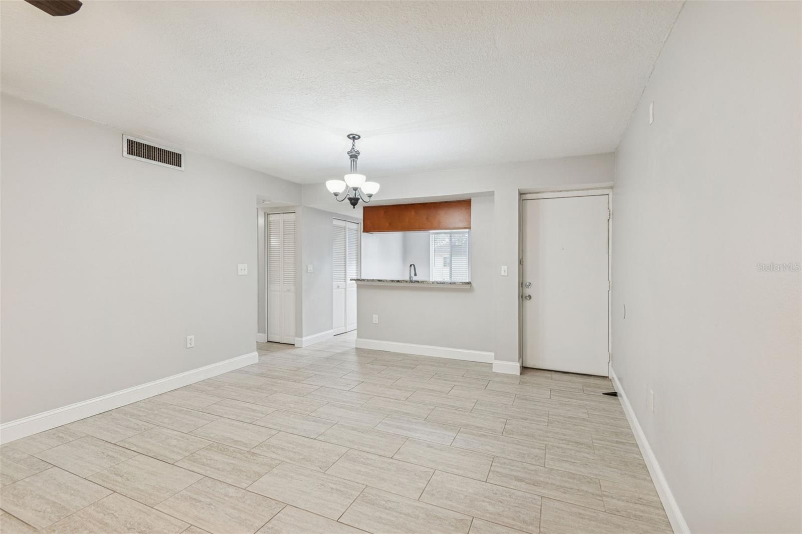 Image 15 of 65 For 208 Palmetto Ct 208