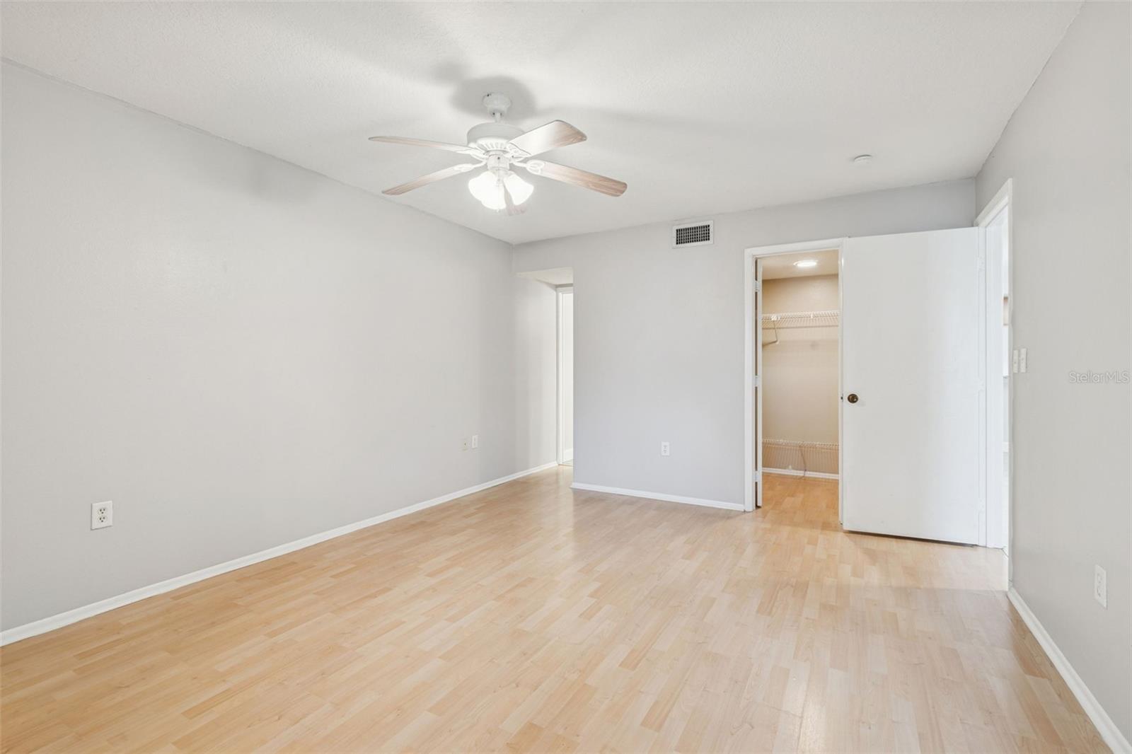 Image 17 of 65 For 208 Palmetto Ct 208