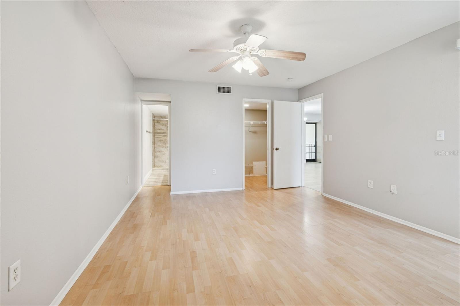 Image 21 of 65 For 208 Palmetto Ct 208