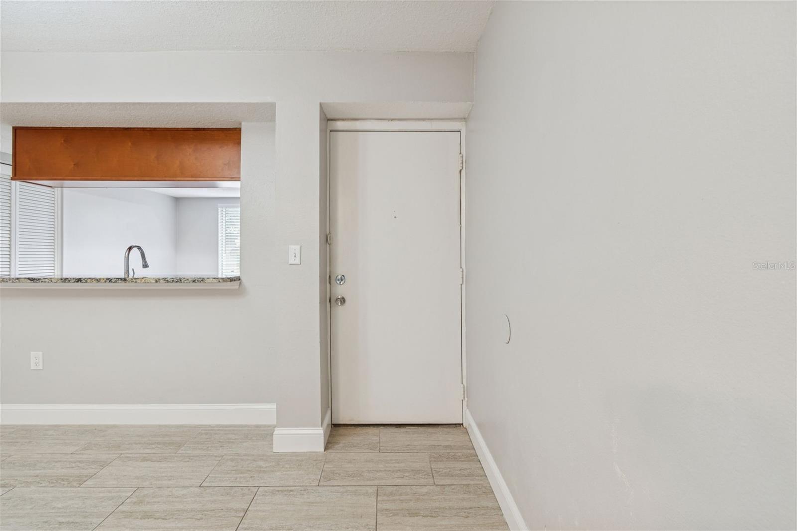 Image 5 of 65 For 208 Palmetto Ct 208