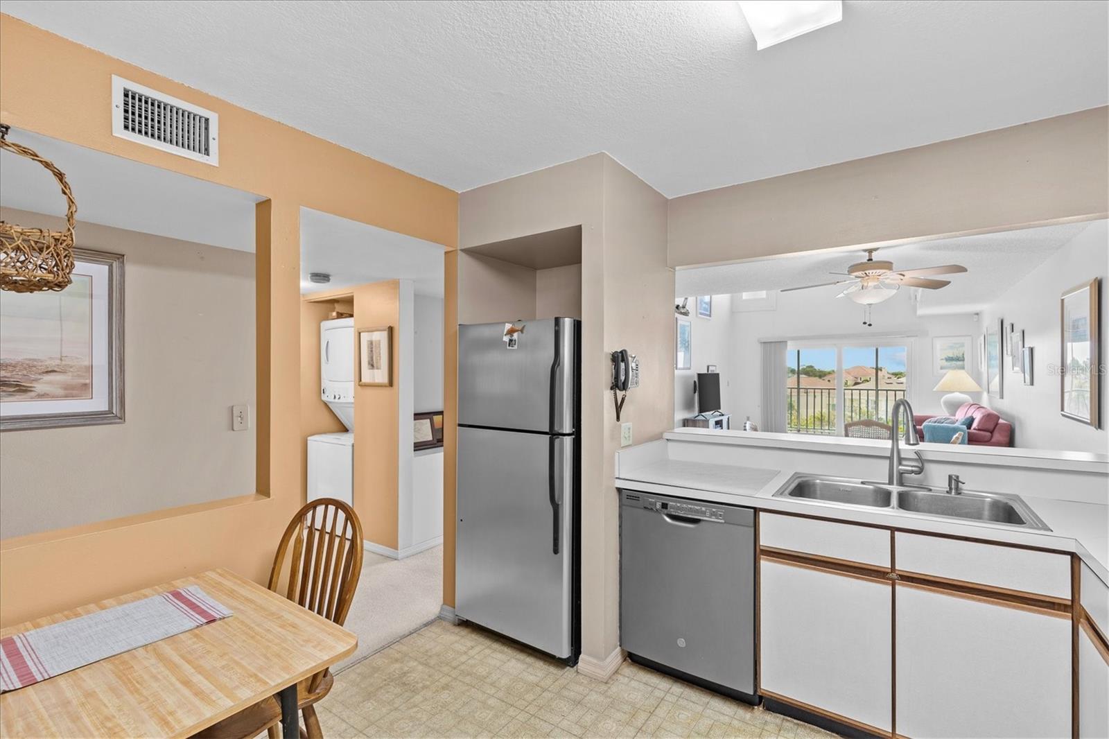 Image 18 of 45 For 5537 Sea Forest Drive 307