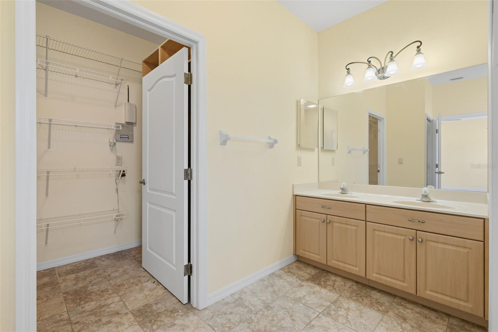 Image 17 of 39 For 16870 Akins Drive