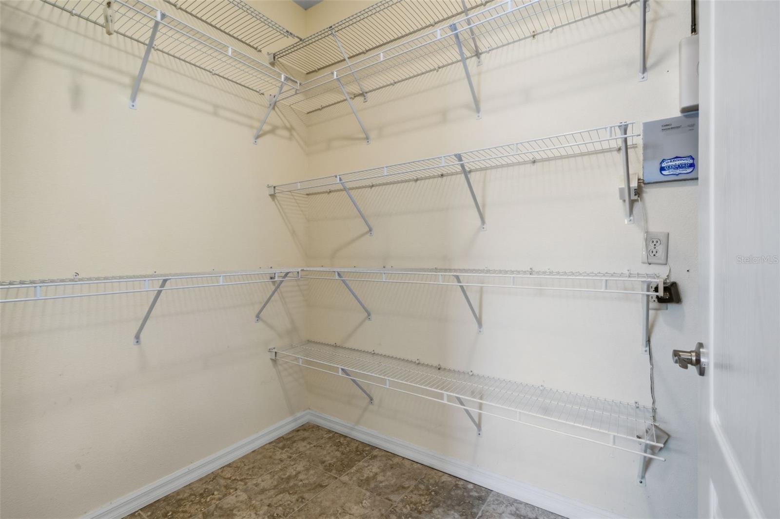 Image 18 of 39 For 16870 Akins Drive