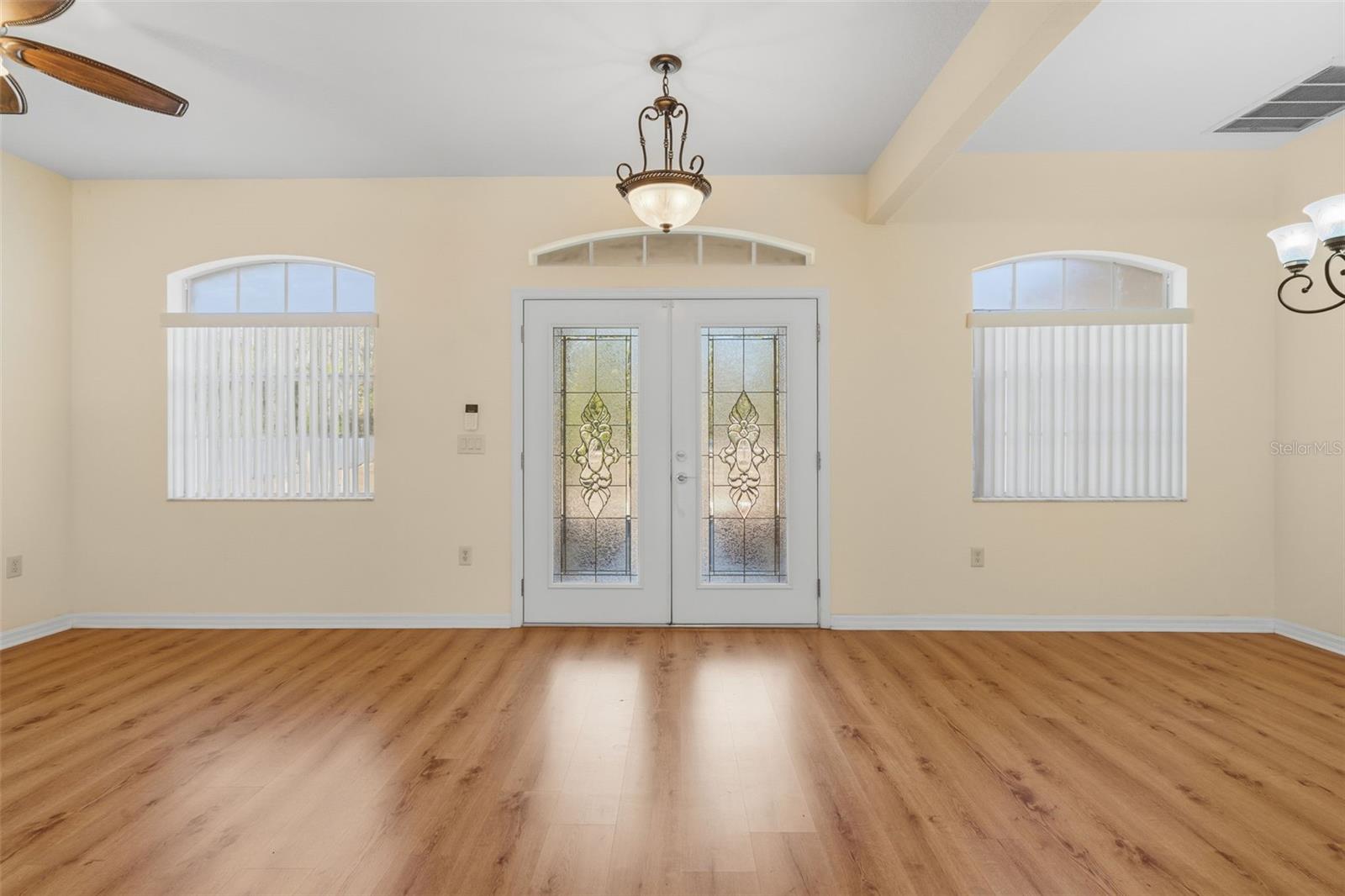 Image 4 of 39 For 16870 Akins Drive