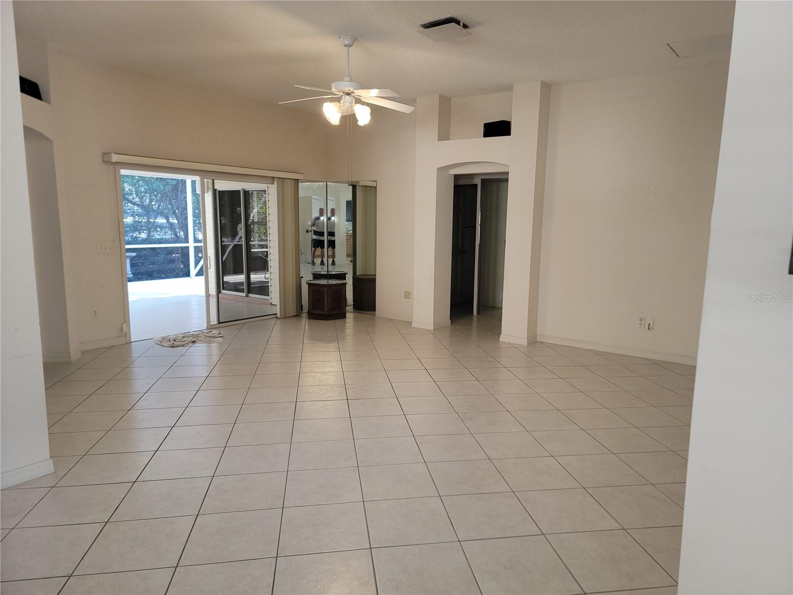 Image 13 of 39 For 1033 Oak Forest Drive