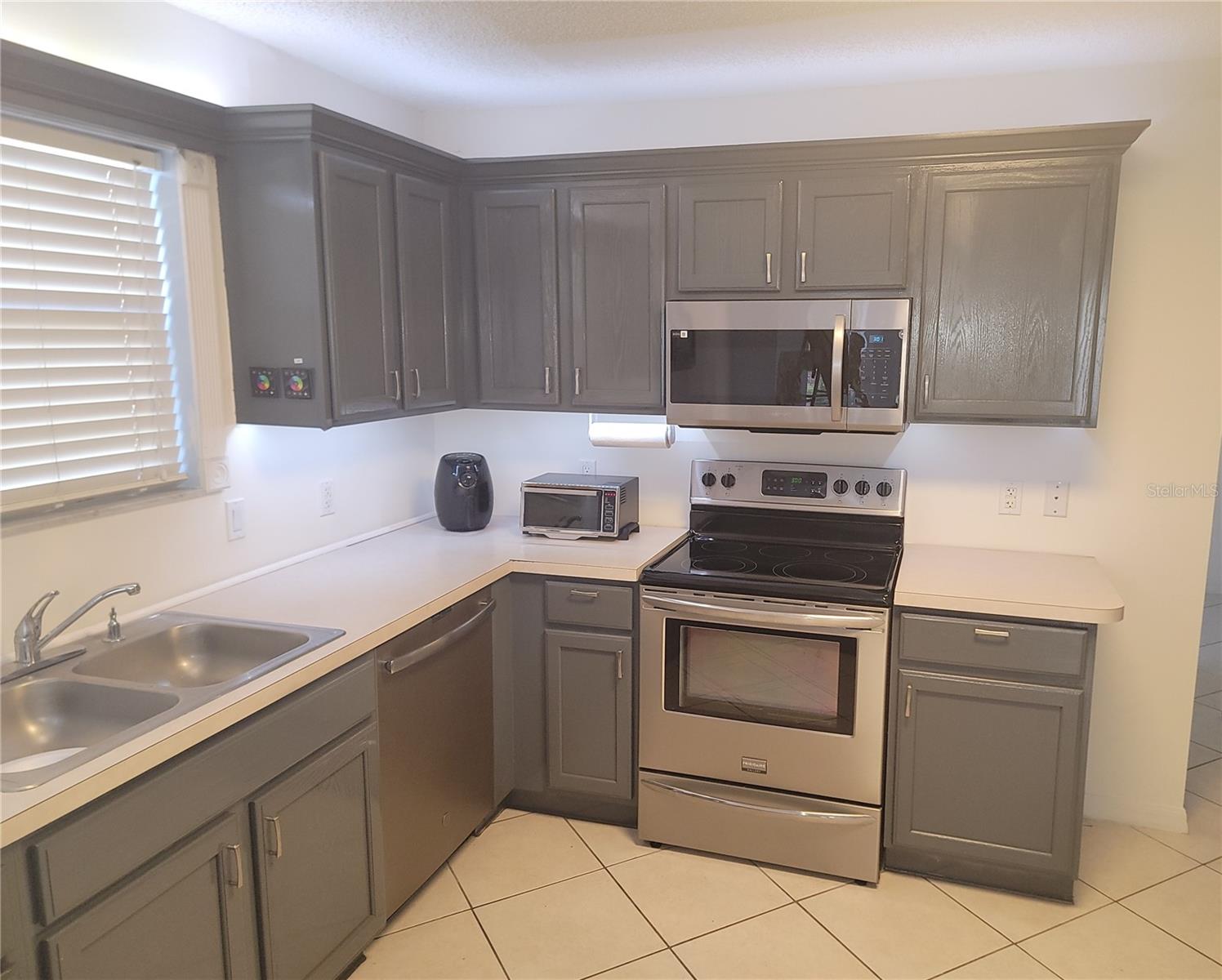 Image 18 of 39 For 1033 Oak Forest Drive