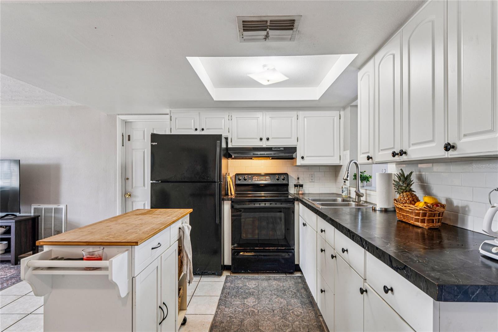 Listing photo id 10 for 7401 Country Club Drive