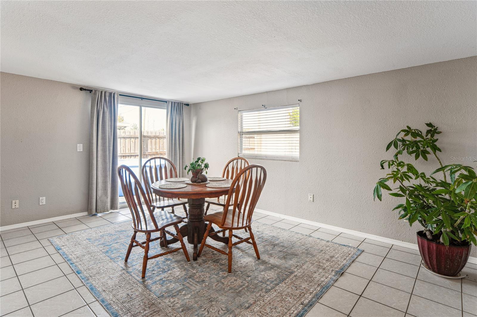 Listing photo id 15 for 7401 Country Club Drive