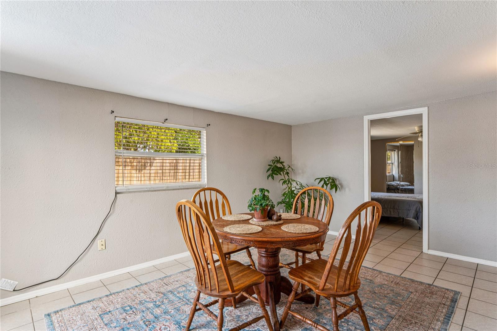 Listing photo id 16 for 7401 Country Club Drive