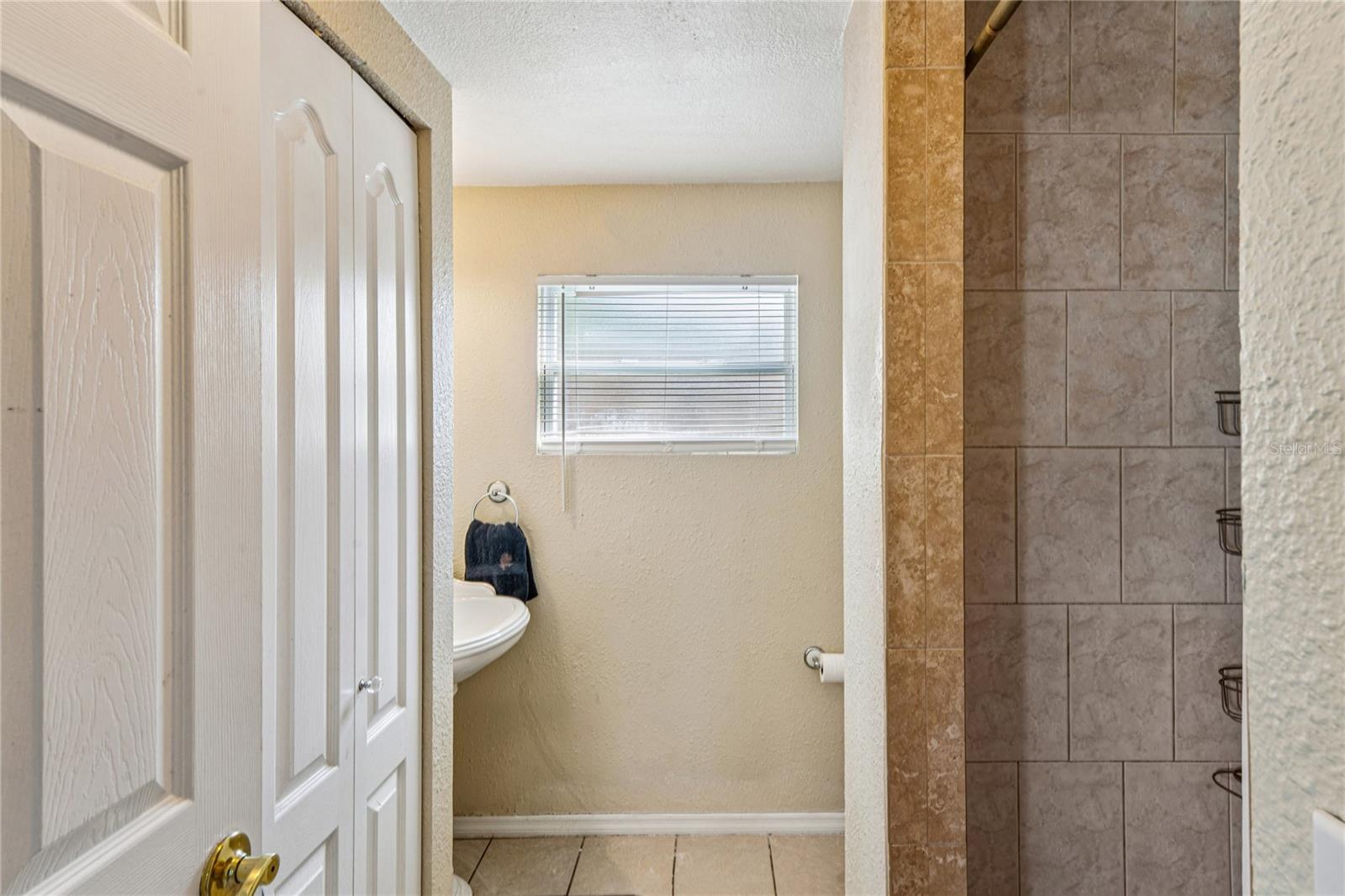 Listing photo id 20 for 7401 Country Club Drive