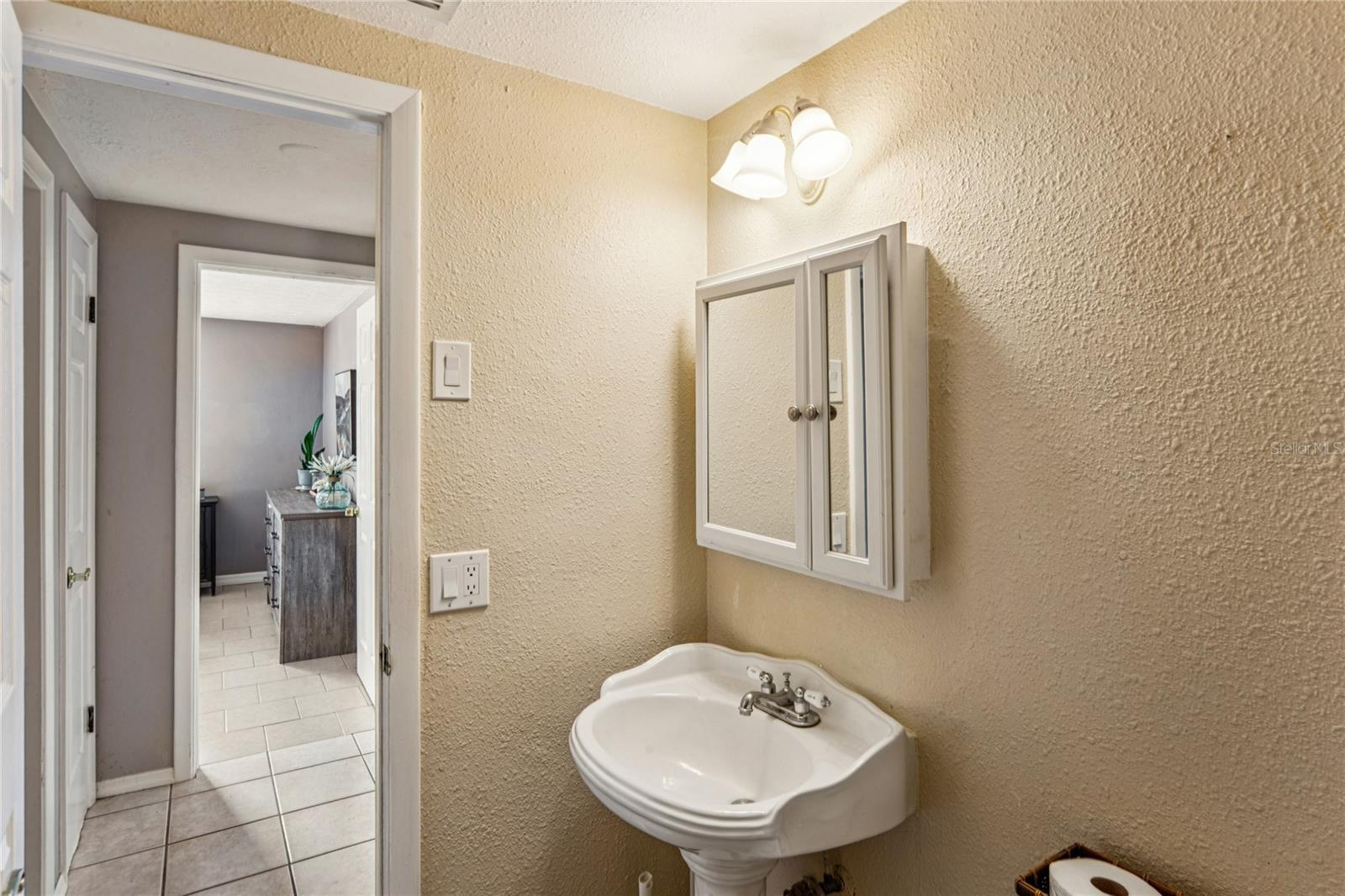 Listing photo id 25 for 7401 Country Club Drive