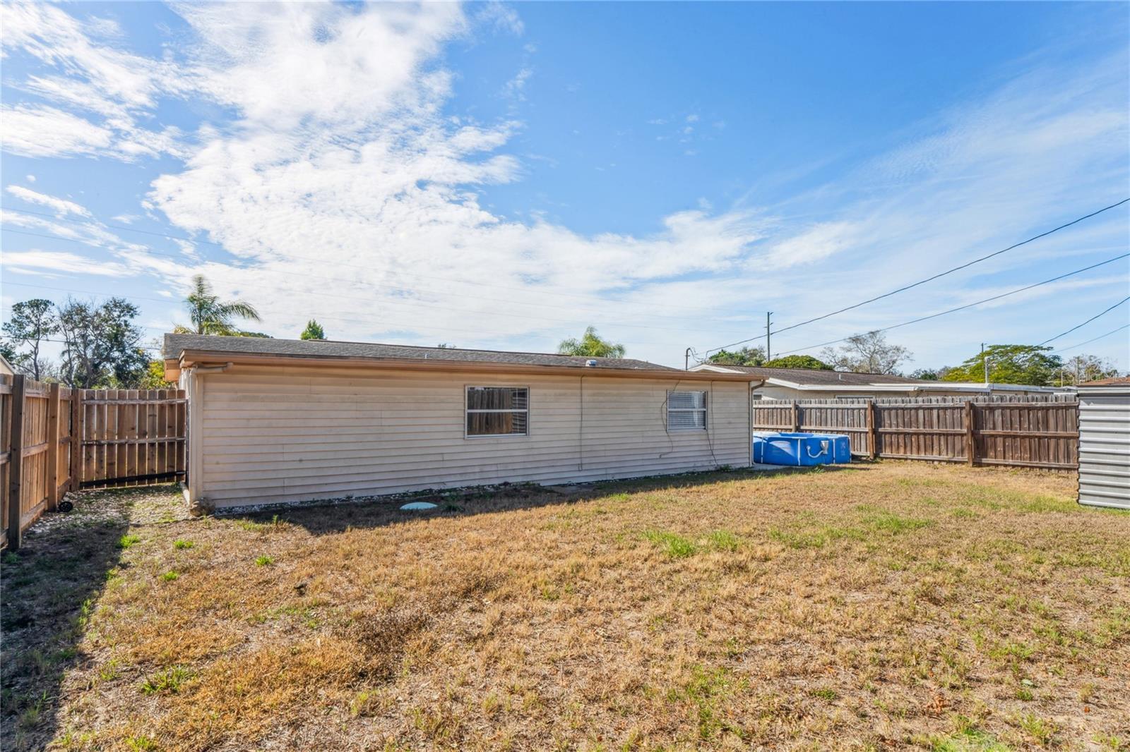 Listing photo id 28 for 7401 Country Club Drive