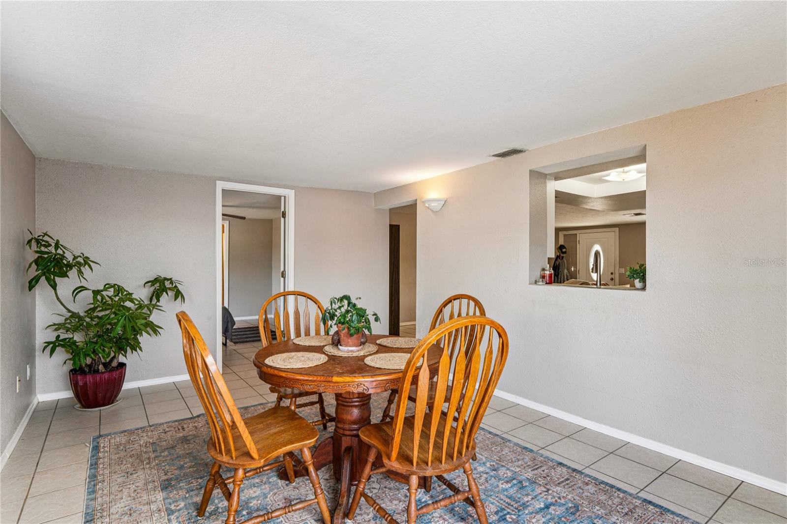 Listing photo id 2 for 7401 Country Club Drive