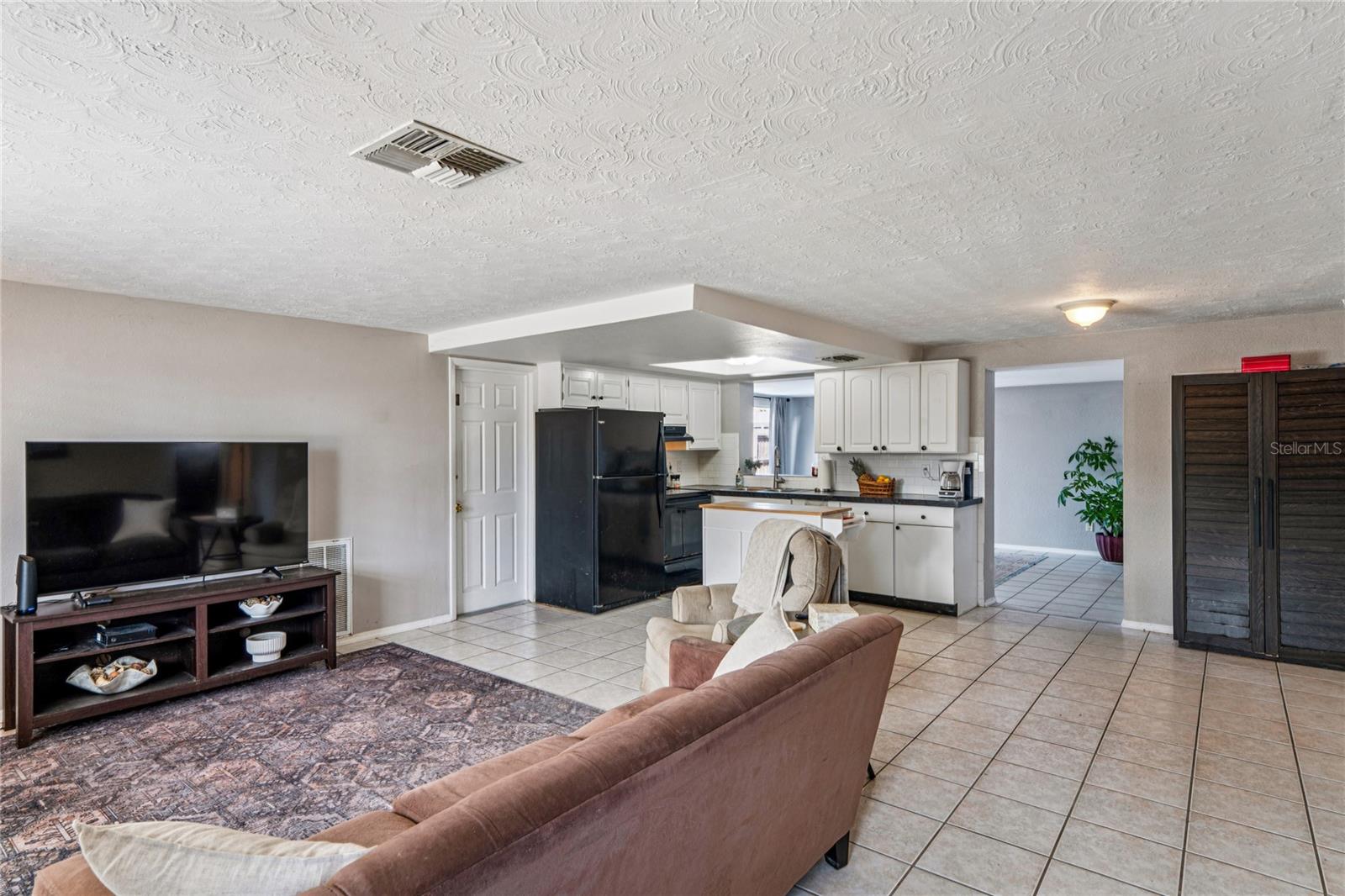 Listing photo id 6 for 7401 Country Club Drive