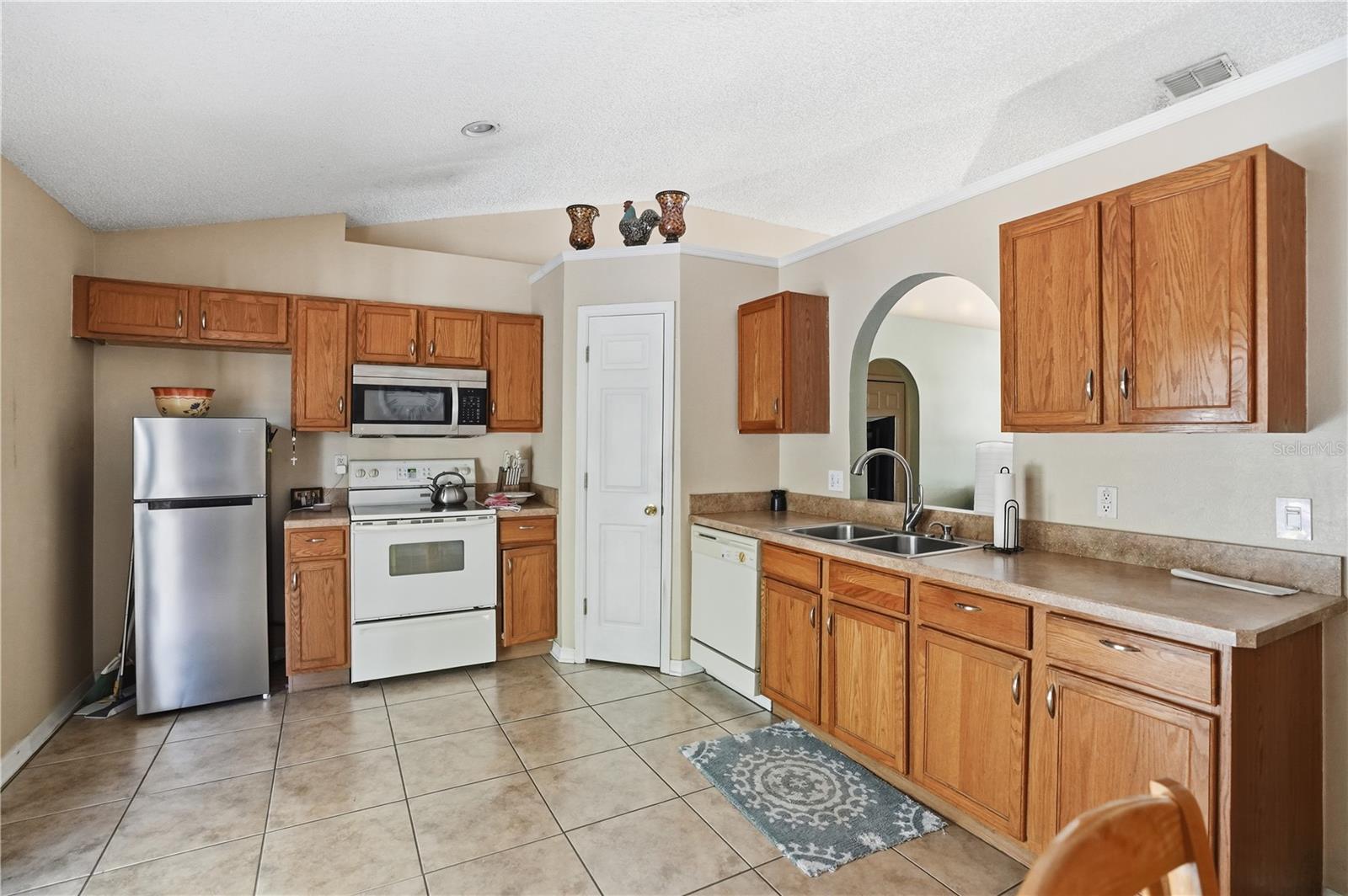 Image 8 of 34 For 6110 Lyon Road