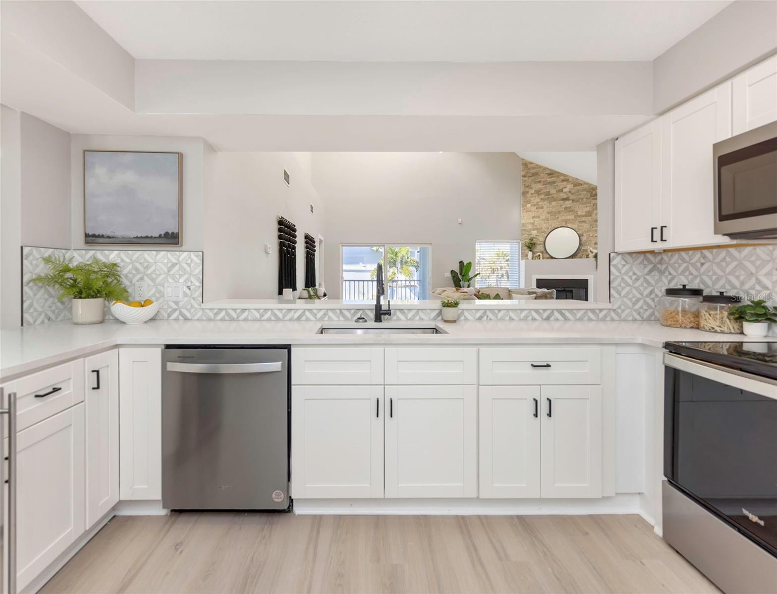 Image 21 of 89 For 6015 Barefoot Court