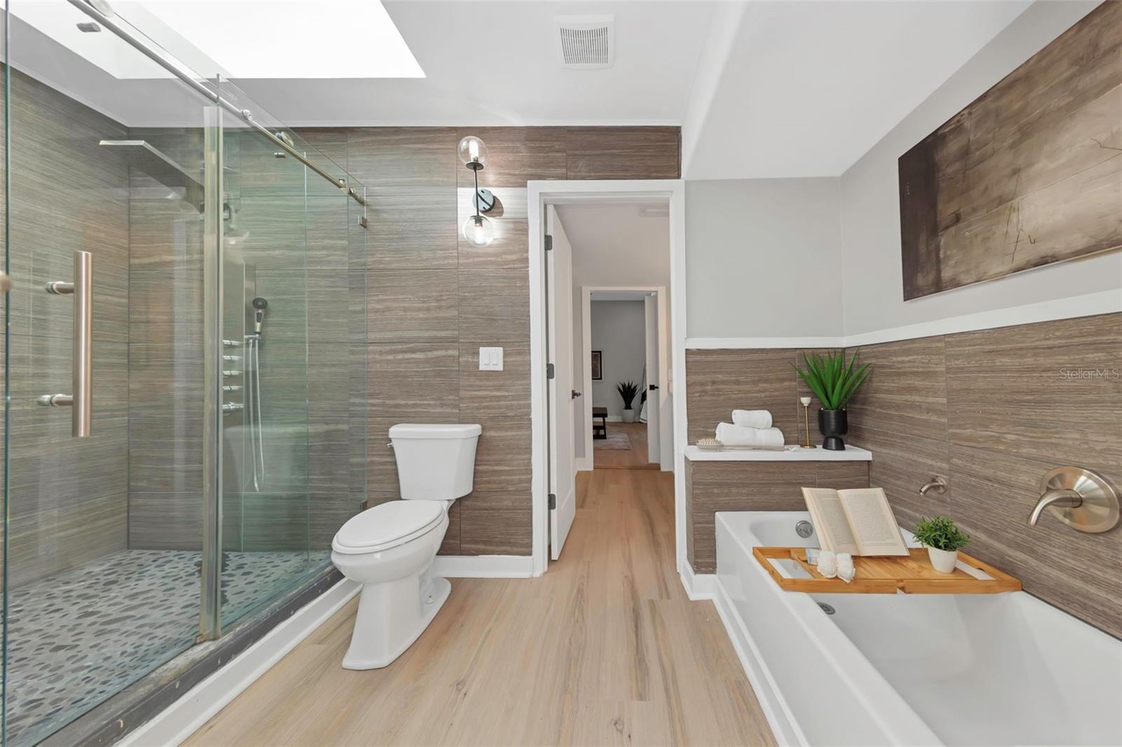 Image 29 of 89 For 6015 Barefoot Court