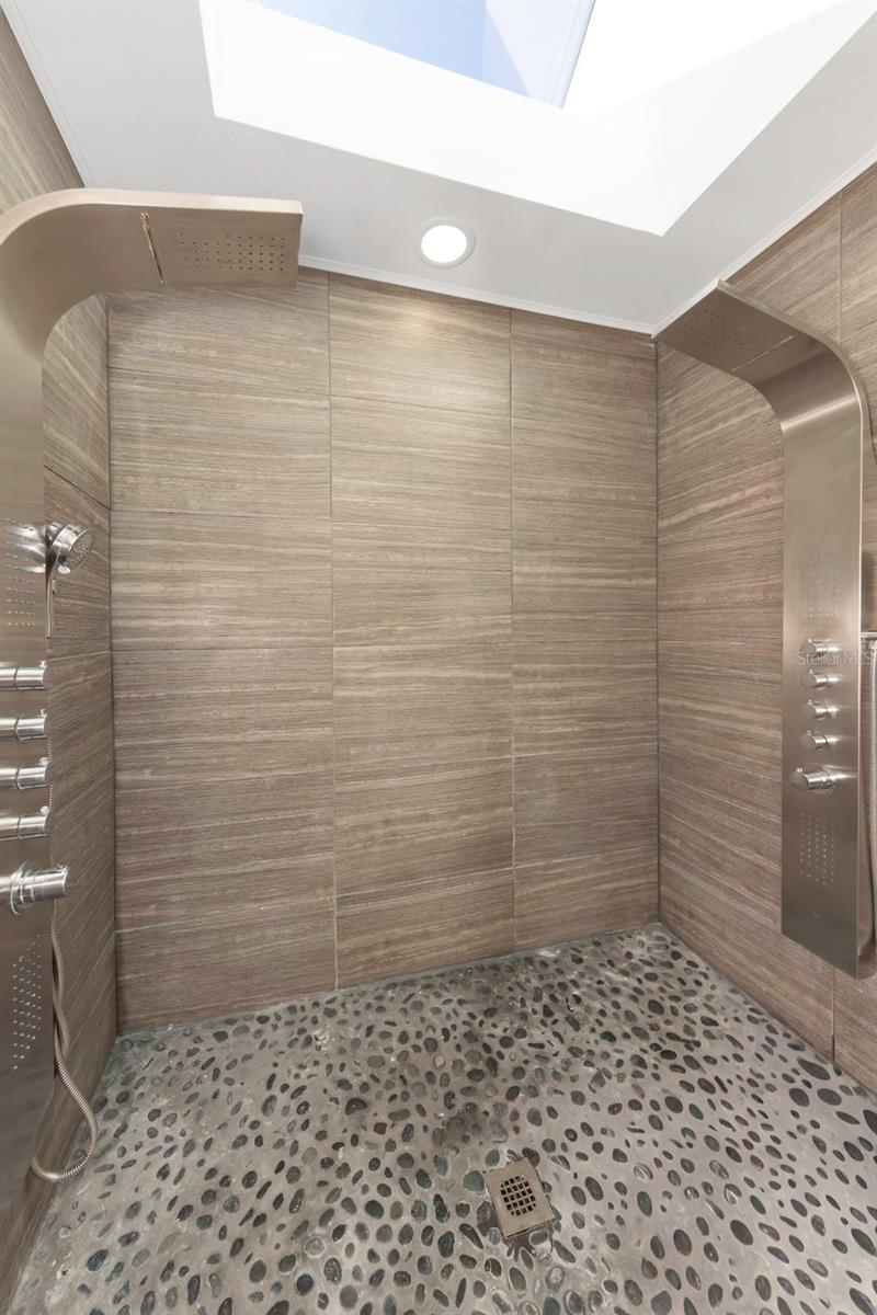 Image 31 of 89 For 6015 Barefoot Court