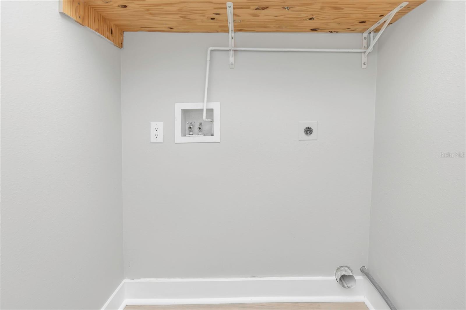 Image 33 of 89 For 6015 Barefoot Court