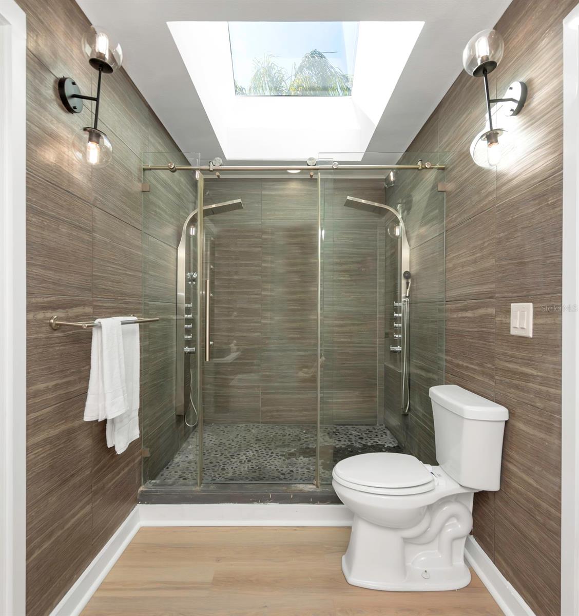 Image 8 of 89 For 6015 Barefoot Court