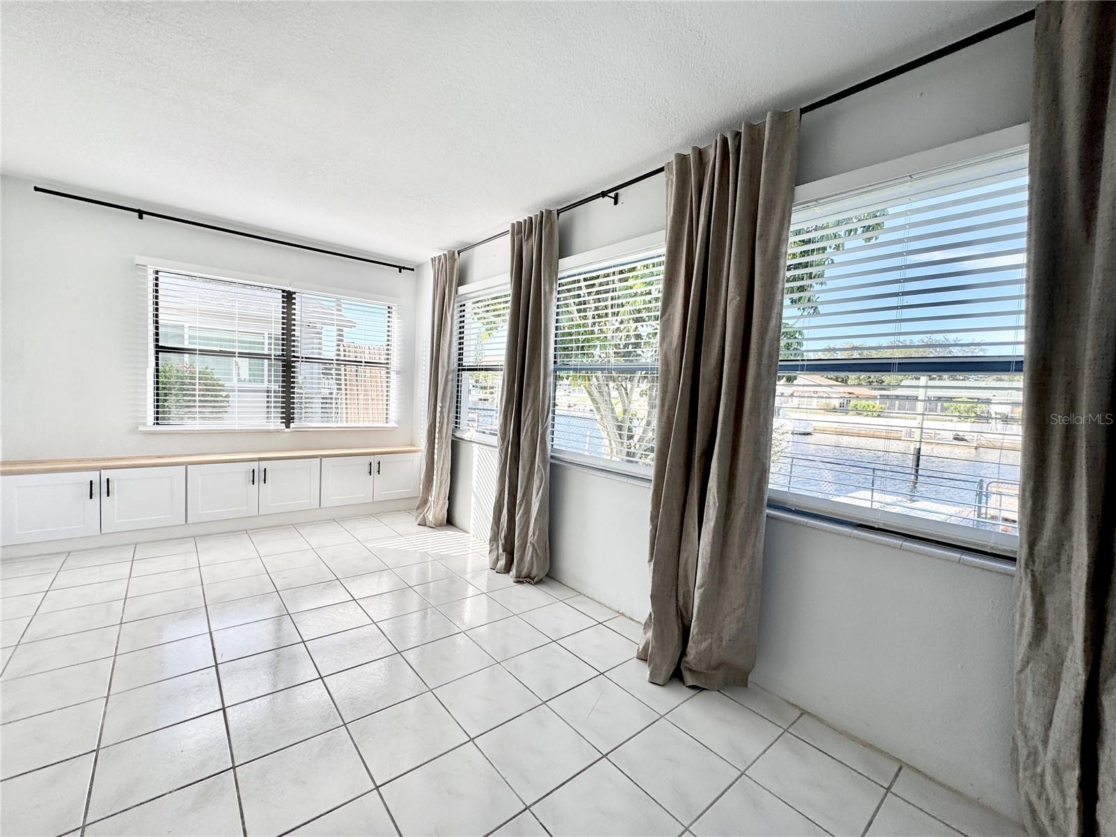 Image 21 of 30 For 4335 Floramar Terrace