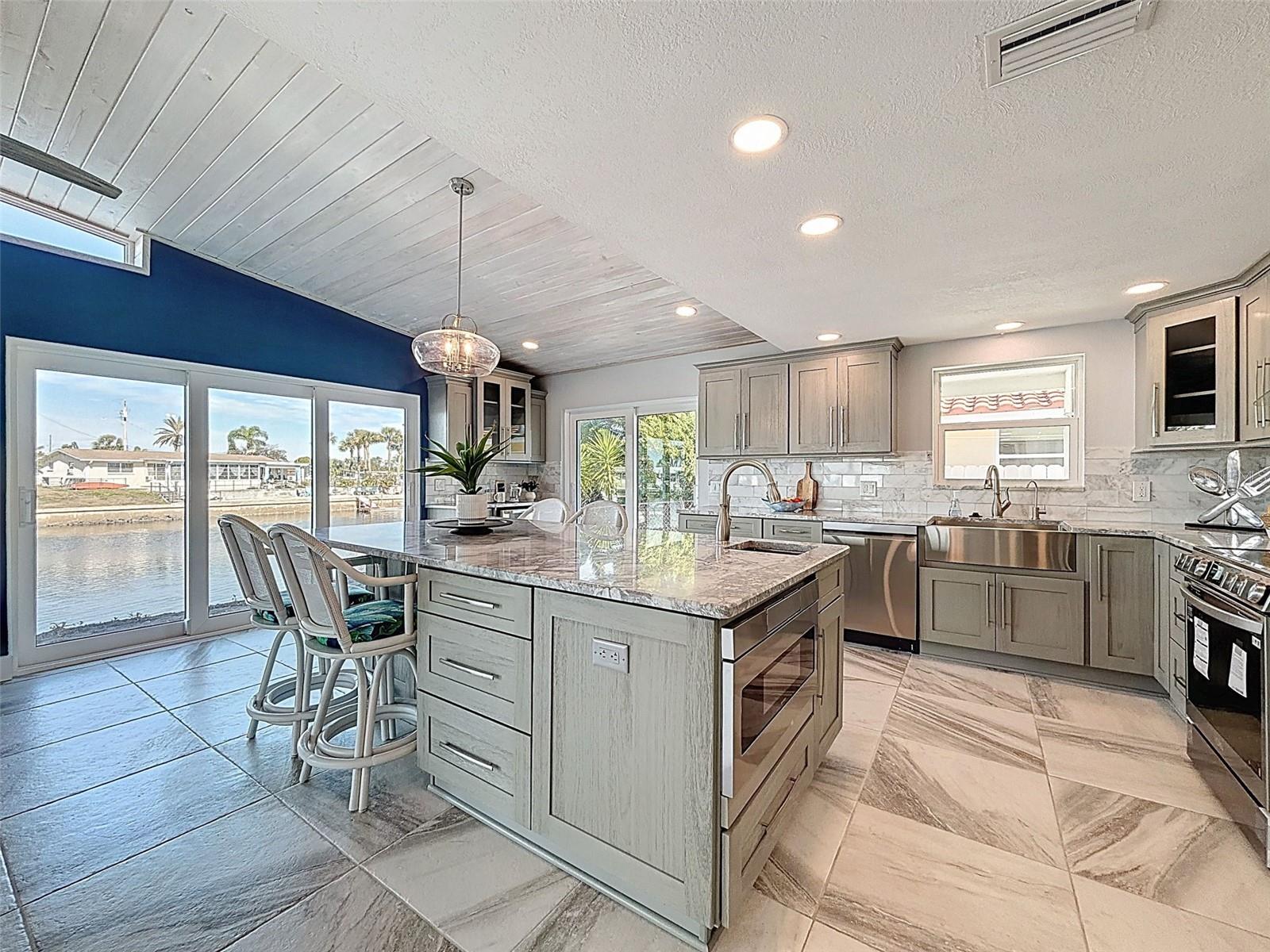 Listing photo id 10 for 12821 2nd Isle