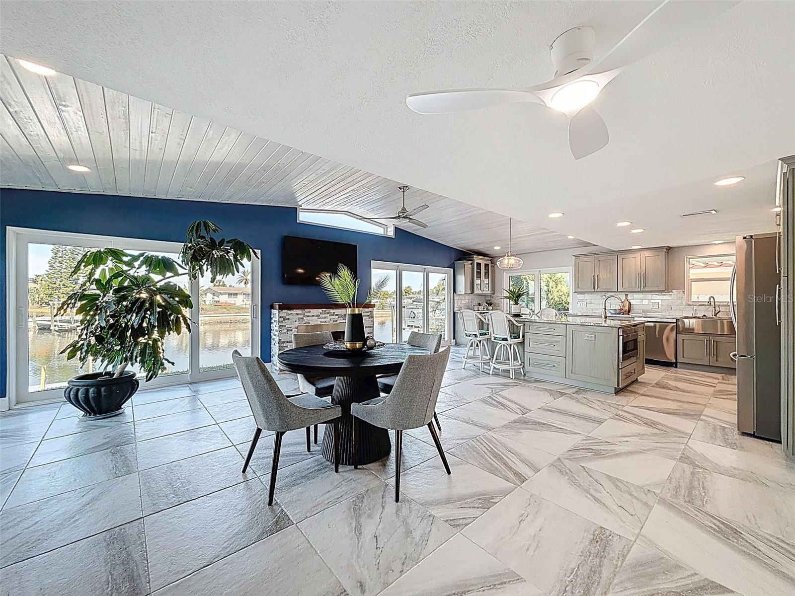 Listing photo id 0 for 12821 2nd Isle