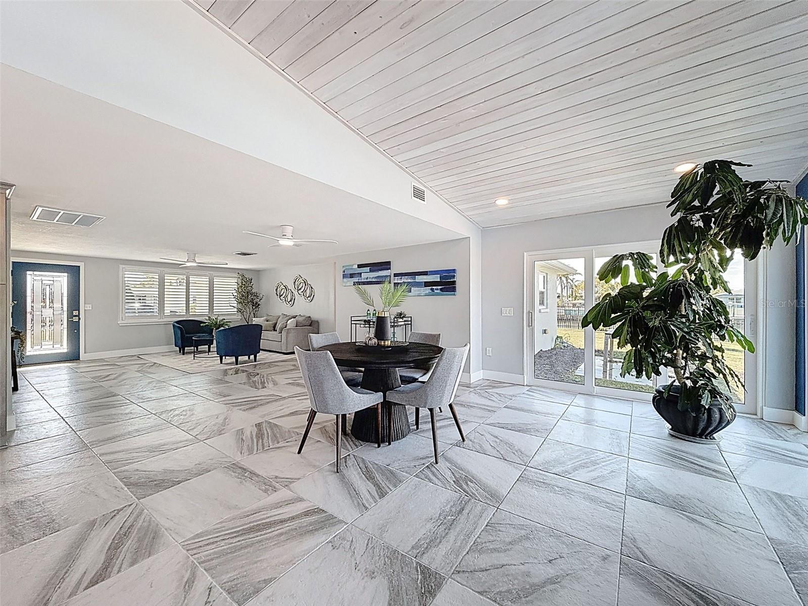 Listing photo id 18 for 12821 2nd Isle