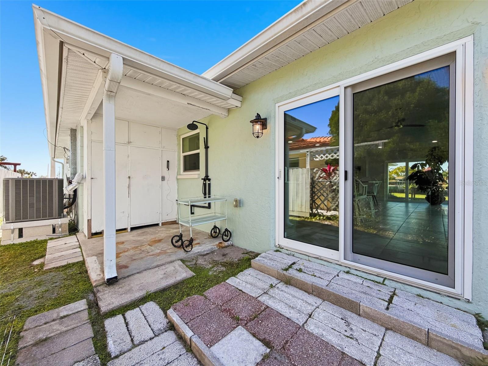 Listing photo id 30 for 12821 2nd Isle