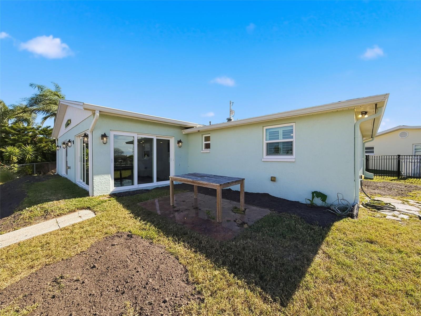 Listing photo id 32 for 12821 2nd Isle