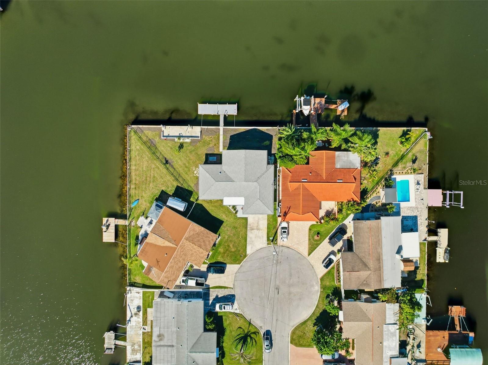 Listing photo id 46 for 12821 2nd Isle